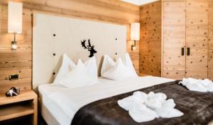 Postel nebo postele na pokoji v ubytování Hotel Dorfer Alpine&Charming
