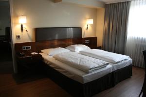 Postel nebo postele na pokoji v ubytování Dürer-Hotel + 37 fotografií