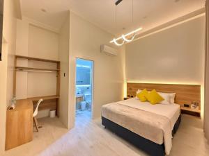 a bedroom with a large bed and a bathroom at Kigelia Hotel in Tumbes