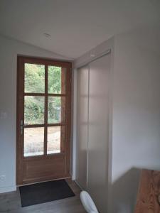 an empty room with a door and a window at studio in Saint-Georges-de-Luzençon