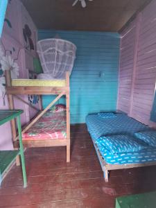 a room with two bunk beds in a room at Hostal South beach in Carenero