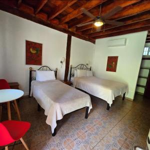 Llit o llits en una habitació de Hotel Gerald