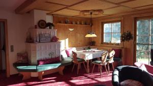 Posezení v ubytování Alpenhof - ruhige Wohlfühloase im Fünf-Seenland in S-Bahnnähe