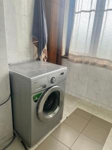 a washer and dryer in a bathroom with at Kakuti village in Natskhavatevi