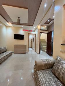 a living room with a couch and a tv at Quiet Aourire Hideway in Aourir