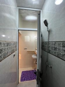 a small bathroom with a shower and a toilet at Quiet Aourire Hideway in Aourir