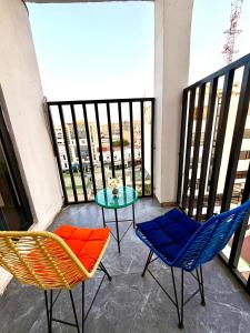 a patio with two chairs and a table on a balcony at Studio plein centre-ville ! in Fez