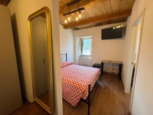 a bedroom with a bed and a mirror at Casa Guidi in Santa Sofia