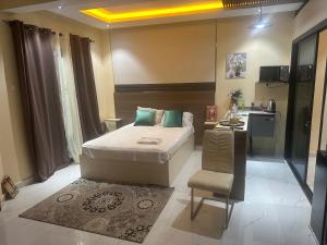 a bedroom with a bed and a desk in it at Résidence MBK in Ziguinchor