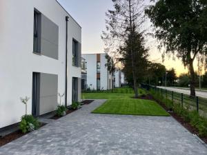 a walkway in front of a building with a yard at Wypoczynek nad morzem Uzdrowiskowa 115 in Przewłoka
