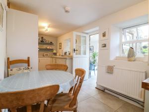 a kitchen and dining room with a table and chairs at Sunnyside in Matlock
