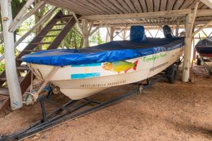 a boat on a stand with a blue cover at Cabañas Bella Vista in Bella Vista