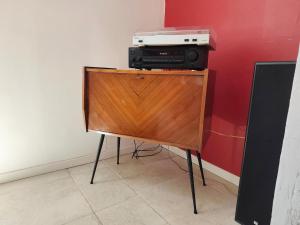 a dvr and printer sitting on top of a table at La Salagnac in Corrèze