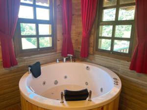 a large bath tub in a room with windows at Derya Dağ Evleri in Çamlıhemşin +56 photos