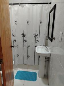 a bathroom with a shower curtain with black bamboo at Alojamiento Ruta 51 in La Banda