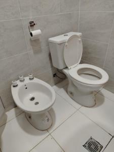 a bathroom with a toilet and a sink at Alojamiento Ruta 51 in La Banda