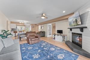 a living room with a couch and a fireplace at Dells Paradise At Lighthouse Cove Condominiums in Wisconsin Dells