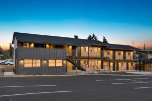 a building with a parking lot in front of it at The Central Block Bend Motel in Bend