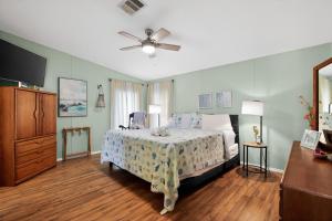 a bedroom with a bed and a ceiling fan at Boat Dock! 'Sunshine House' on St. Johns River in Astor