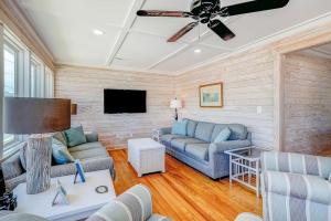 a living room with two couches and a ceiling fan at Hazel Q in Edisto Island