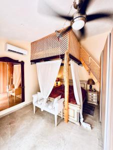 a room with a bed with two chairs and a ceiling at Casita Balear Sa Coveta in Algaida +55 photos