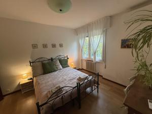 a bedroom with a bed and a potted plant at Residence ai Melograni II in Silea