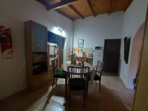 a kitchen and dining room with a table and chairs at Brisa Costera Studio in Carmen de Patagones +11 photos