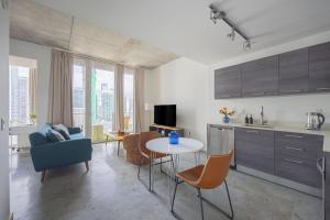 a kitchen and living room with a table and chairs at Chic Studio by Brickell & Miami Beach WD Pool Gym in Miami