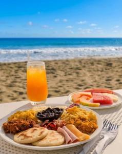 two plates of food on a table at the beach at Posada Las Rosas Inn in Quizandal