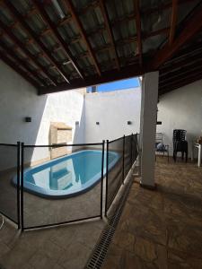 a jacuzzi tub in the middle of a house at Recanto Peixoto in Olímpia