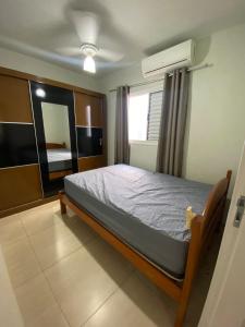 a bedroom with a bed in a room with a window at Recanto Peixoto in Olímpia +25 photos