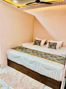 a large bed in a corner of a room at Hotel avigat kabir sanwer in Indore