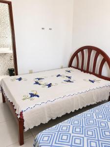 a bed in a room with a blanket on it at Refúgio em Jacumã Conforto, Tranquilidade e Praia in Conde