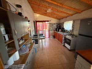 a kitchen with a stove and a counter top at Descanso Cuchilla Alta in Cuchilla Alta