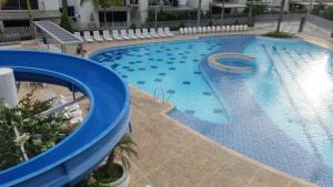 a large swimming pool with a slide in a hotel at Oasis Santafe in Santa Fe de Antioquia
