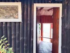 an open door to a room with a doorframe at Cabañas mirasol in Algarrobo +5 photos