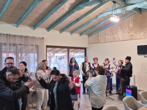 a group of people standing in a room at Pestele Ca Odinioară in Murighiol