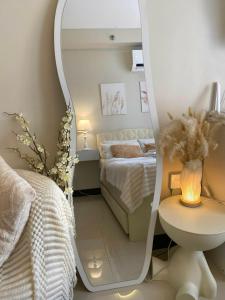 a bedroom with a bed and a mirror at Yahay-living & Condotel in Suba