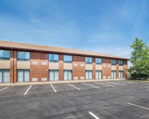 an empty parking lot in front of a building at Comfort Inn in Bathurst