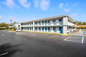 a parking lot in front of a hotel at Quality Inn near Blue Spring in Orange City
