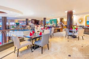 Restaurant o un lloc per menjar a Hotel Ciputra Semarang