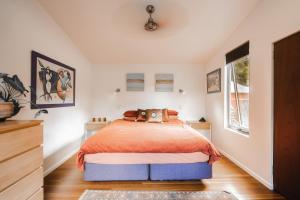 a bedroom with a bed and a window at Runawaytomaleny in Maleny