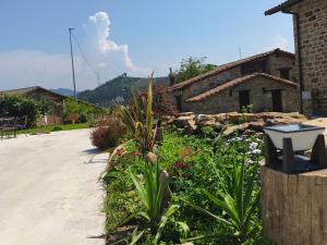 a garden with flowers in front of a building at AIXPE apartamentos boutique in Osma