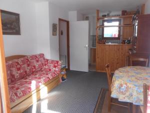 a living room with a couch and a table at La Lonzagne in Peisey-Nancroix