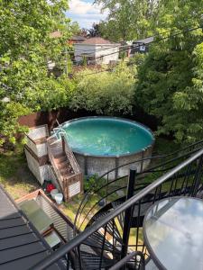 a swimming pool on top of a balcony at Appartement cosy, comme à la maison in Montreal