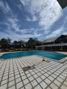 an empty swimming pool with a building in the background at New world condo1802 in Rayong