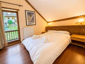 a bedroom with two beds and a window at Hostdomus - A3-24 in Grange Sises