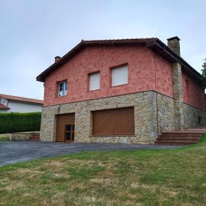 a large red brick house with a garage at Casa Dulce in Villaviciosa