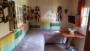a small room with a bed and a window at La Roulotte in Arles