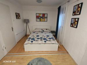 a bedroom with a bed in a room at Trpejca Аpartment Nikola in Trpejca